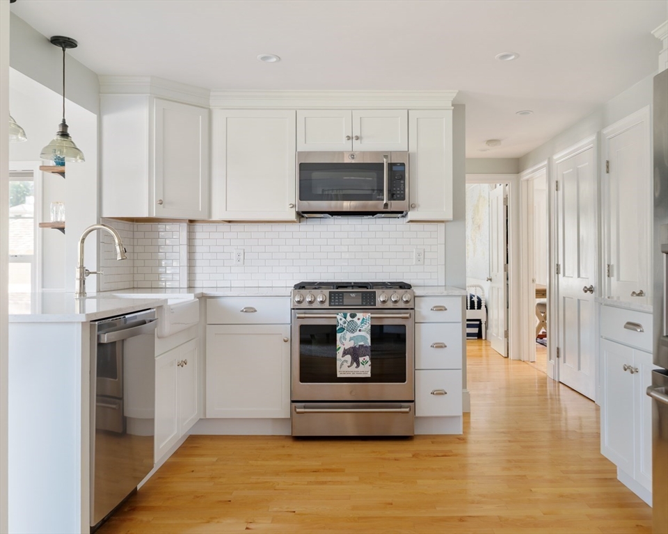 North Andover, Massachusetts 01845, United States, 3 Bedrooms Bedrooms, ,2 BathroomsBathrooms,Residential,Pending,206210