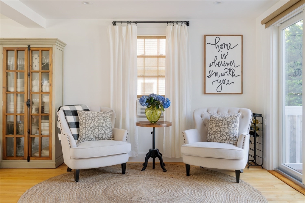 North Andover, Massachusetts 01845, United States, 3 Bedrooms Bedrooms, ,2 BathroomsBathrooms,Residential,Pending,206210