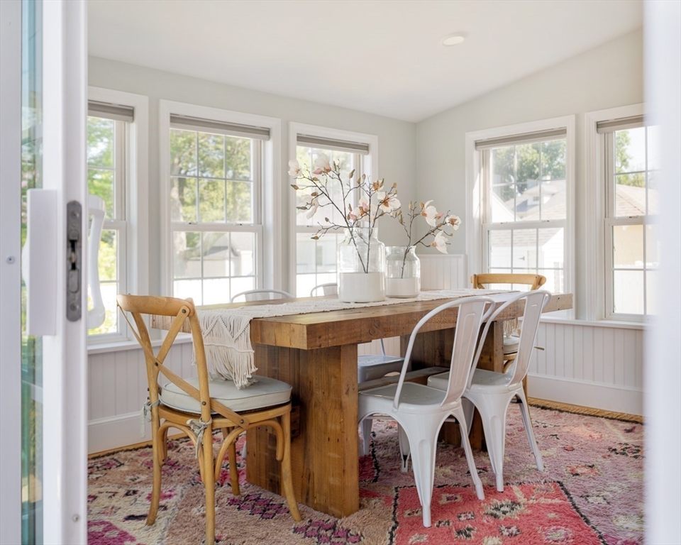 North Andover, Massachusetts 01845, United States, 3 Bedrooms Bedrooms, ,2 BathroomsBathrooms,Residential,Pending,206210