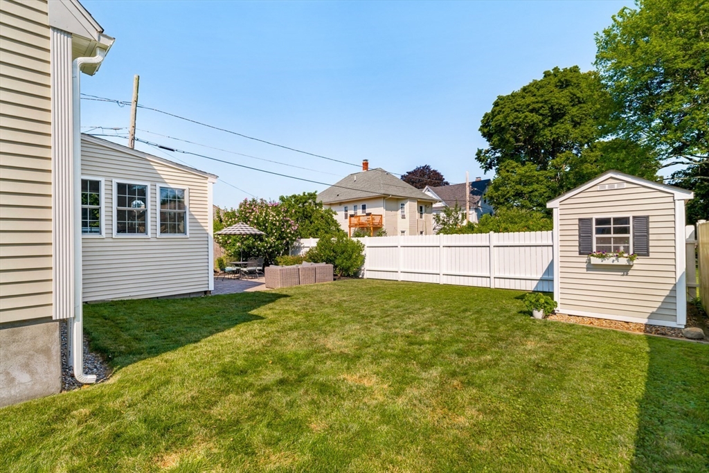 North Andover, Massachusetts 01845, United States, 3 Bedrooms Bedrooms, ,2 BathroomsBathrooms,Residential,Pending,206210