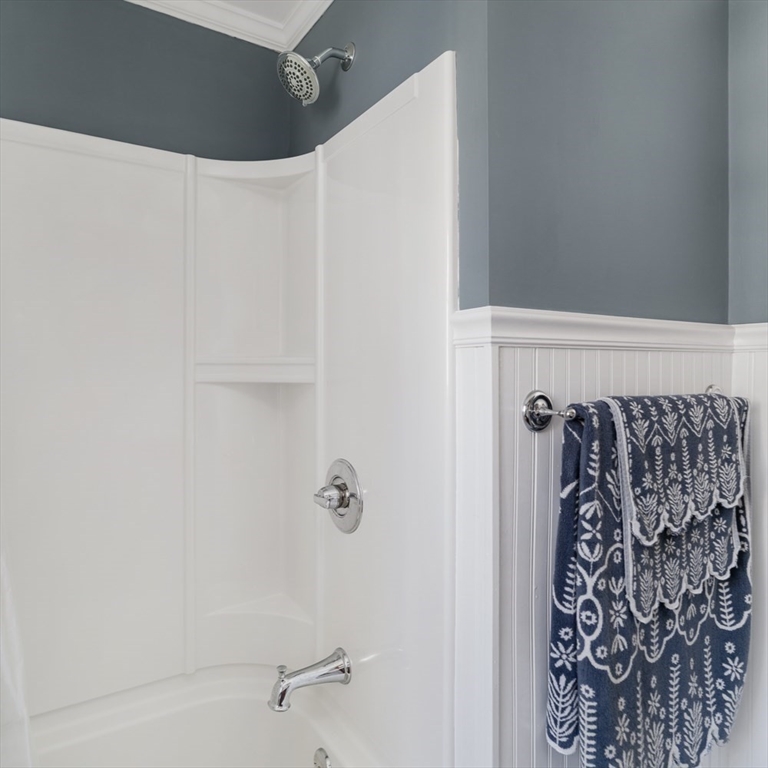 North Andover, Massachusetts 01845, United States, 3 Bedrooms Bedrooms, ,2 BathroomsBathrooms,Residential,Pending,206210