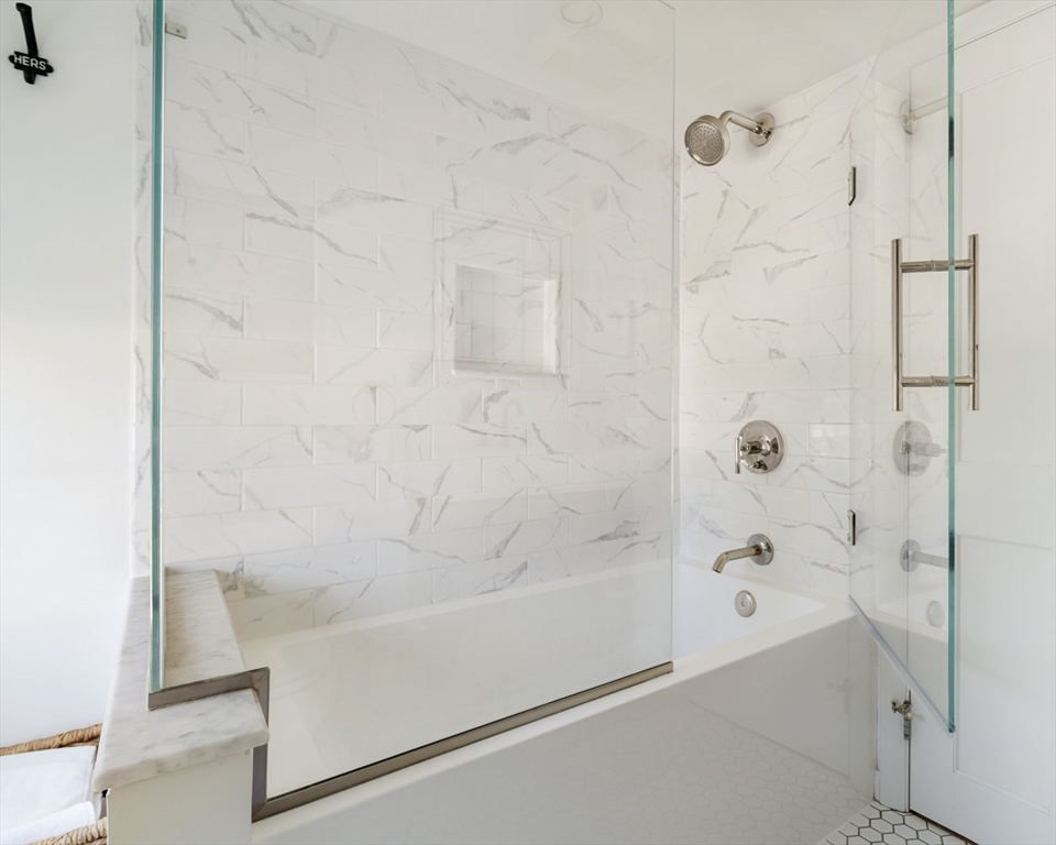 North Andover, Massachusetts 01845, United States, 3 Bedrooms Bedrooms, ,2 BathroomsBathrooms,Residential,Pending,206210