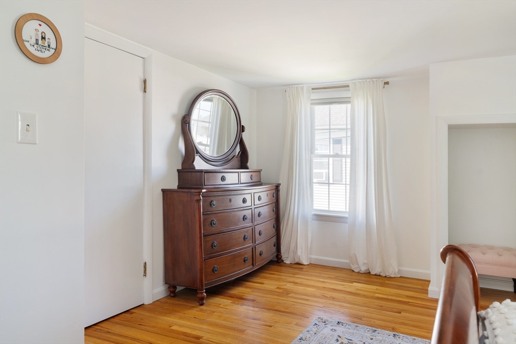 North Andover, Massachusetts 01845, United States, 3 Bedrooms Bedrooms, ,2 BathroomsBathrooms,Residential,Pending,206210