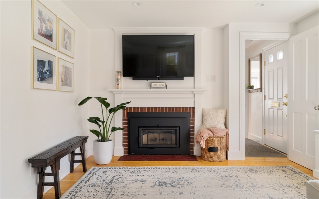 North Andover, Massachusetts 01845, United States, 3 Bedrooms Bedrooms, ,2 BathroomsBathrooms,Residential,Pending,206210