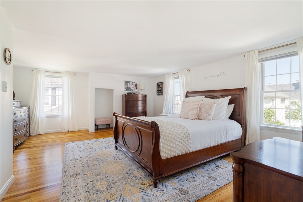 North Andover, Massachusetts 01845, United States, 3 Bedrooms Bedrooms, ,2 BathroomsBathrooms,Residential,Pending,206210