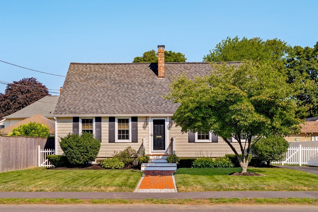 North Andover, Massachusetts 01845, United States, 3 Bedrooms Bedrooms, ,2 BathroomsBathrooms,Residential,Pending,206210