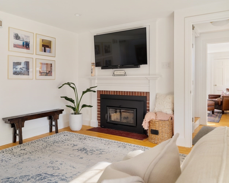 North Andover, Massachusetts 01845, United States, 3 Bedrooms Bedrooms, ,2 BathroomsBathrooms,Residential,Pending,206210