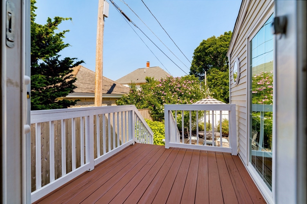 North Andover, Massachusetts 01845, United States, 3 Bedrooms Bedrooms, ,2 BathroomsBathrooms,Residential,Pending,206210