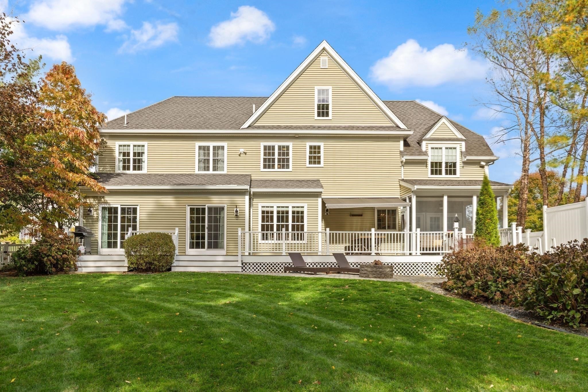 185 Riverside Dr, Wrentham, MA Photo #38