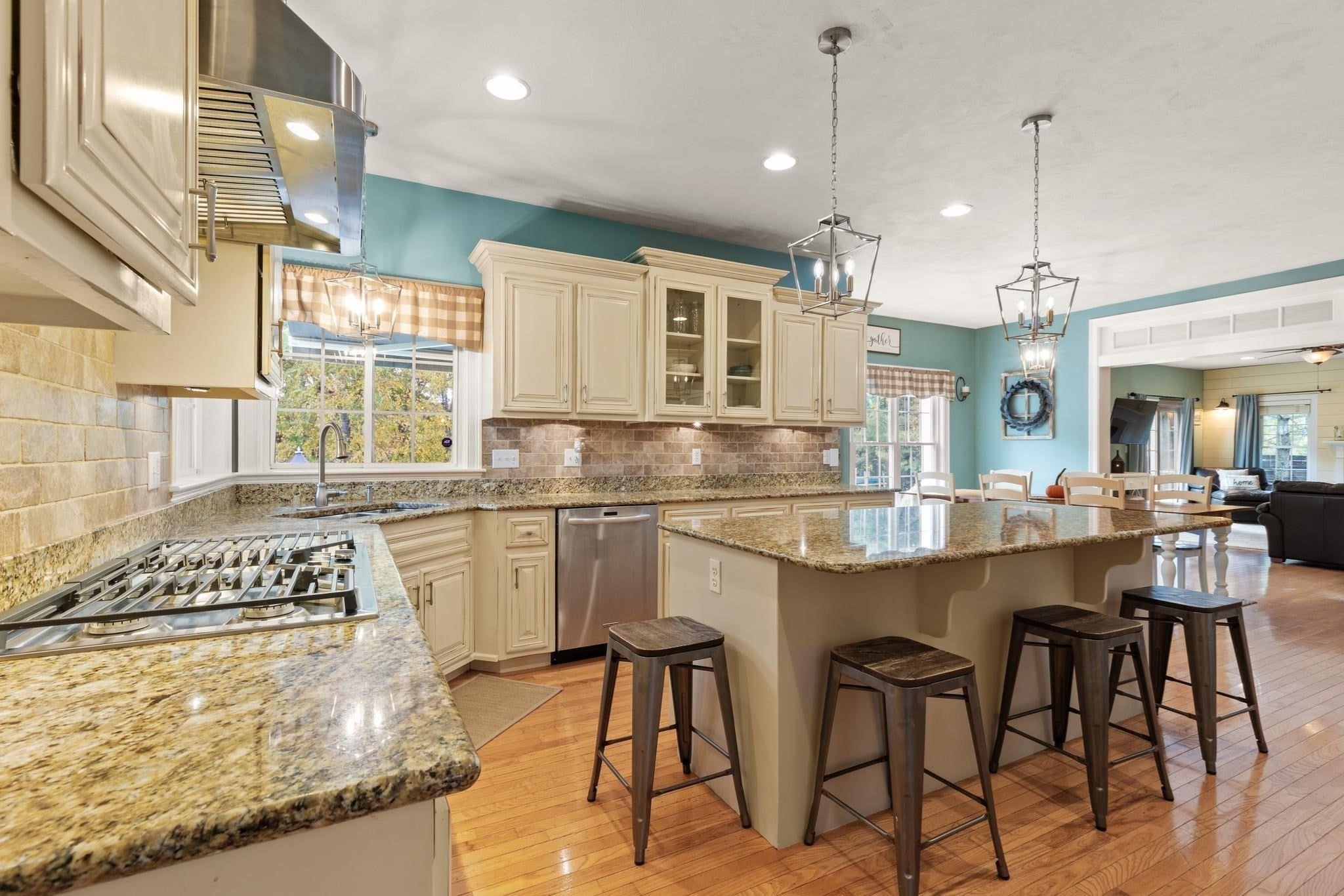 185 Riverside Dr, Wrentham, MA Photo #8