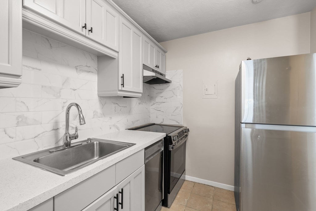 68 Summer Ave #1, Stoughton, MA Photo #4
