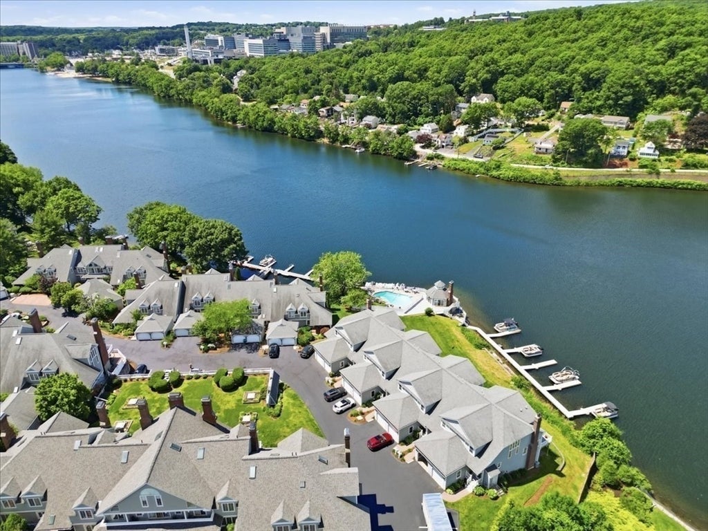8 Eastern Point Dr 8