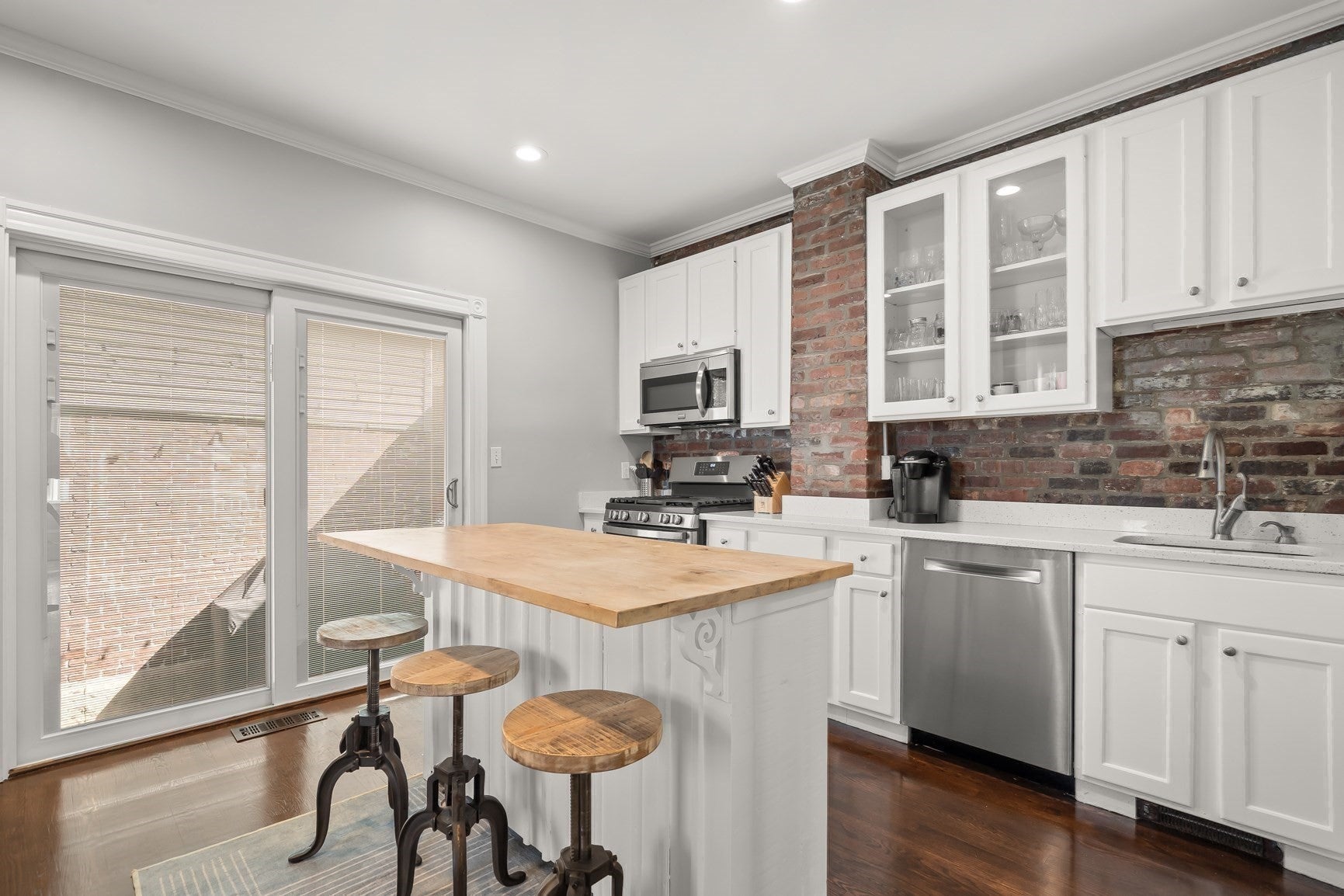 372 Silver St, Boston, MA Photo #6
