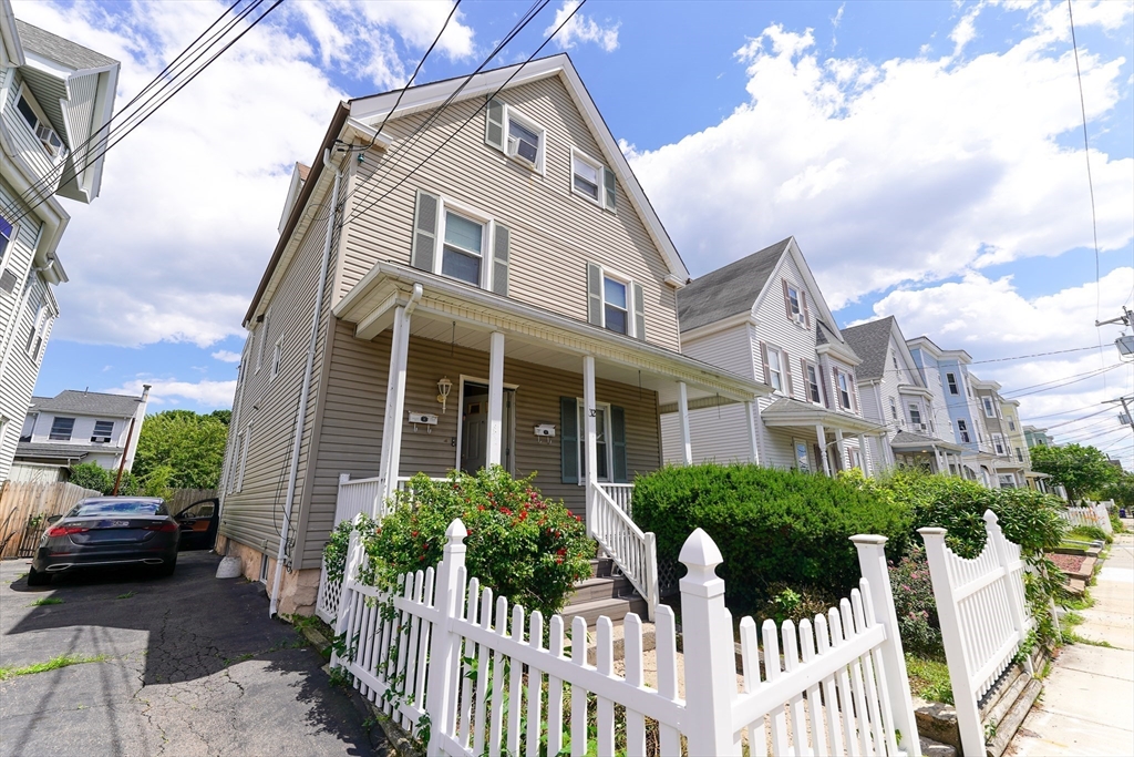32 Myrtle St