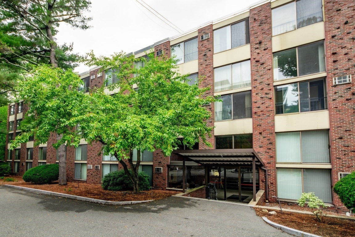 Photo of 993 Massachusetts Ave, Arlington, MA