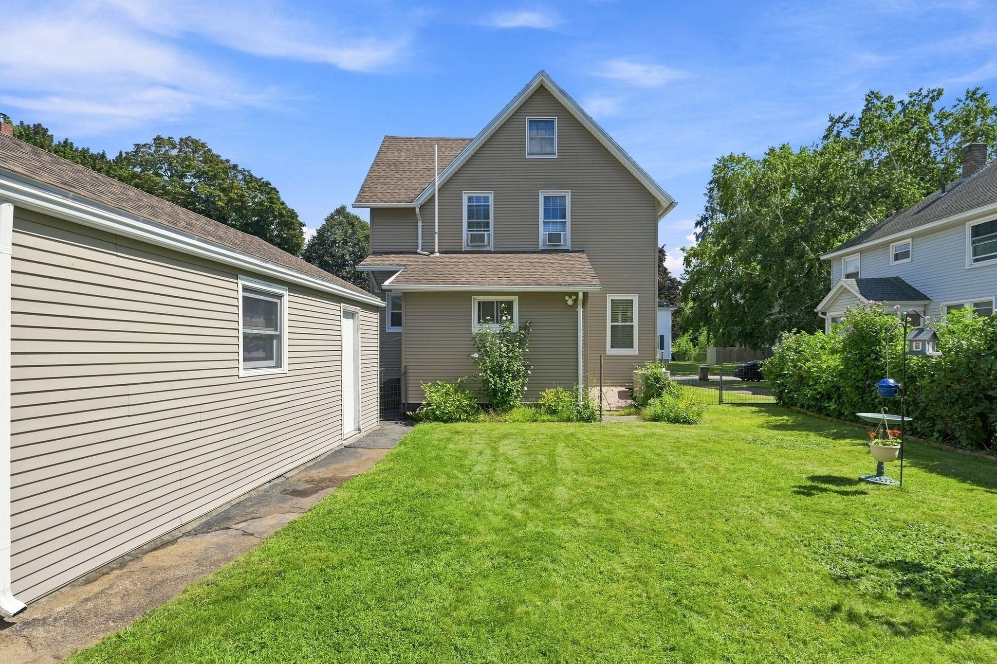 27 Elm St, Ludlow, MA Photo #40