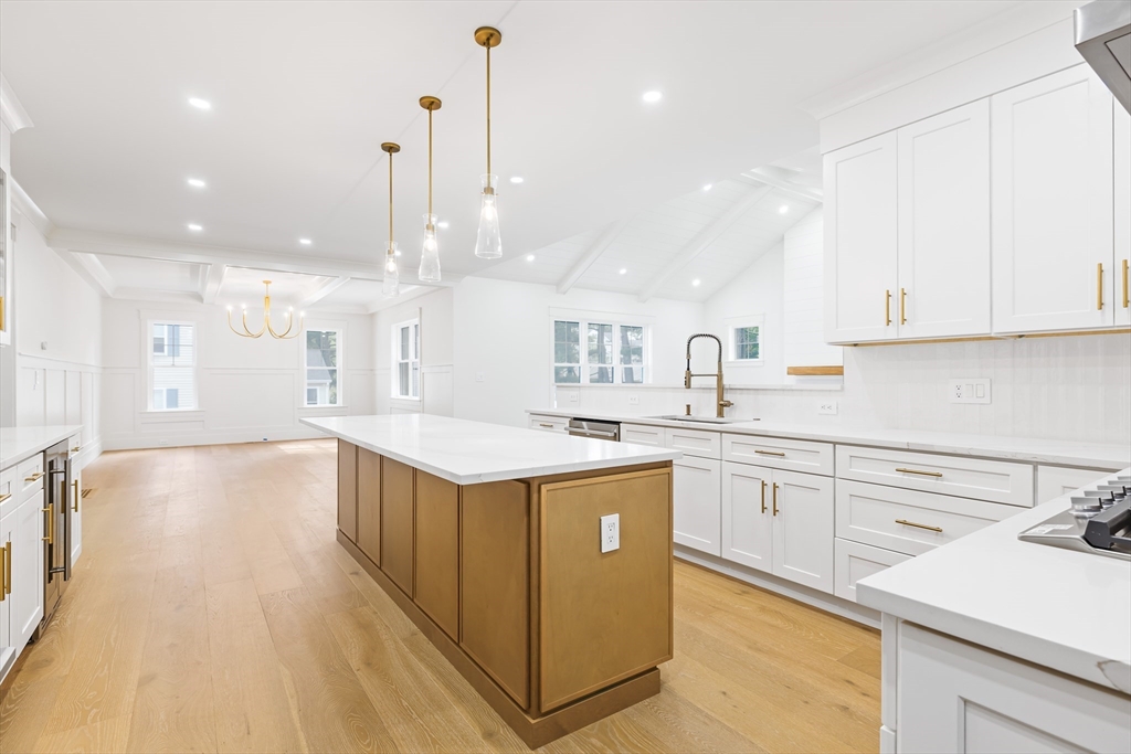 Natick, Massachusetts 01760, United States, 5 Bedrooms Bedrooms, ,5 BathroomsBathrooms,Residential,Active,155580