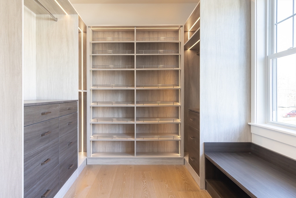 Natick, Massachusetts 01760, United States, 5 Bedrooms Bedrooms, ,5 BathroomsBathrooms,Residential,Active,155580