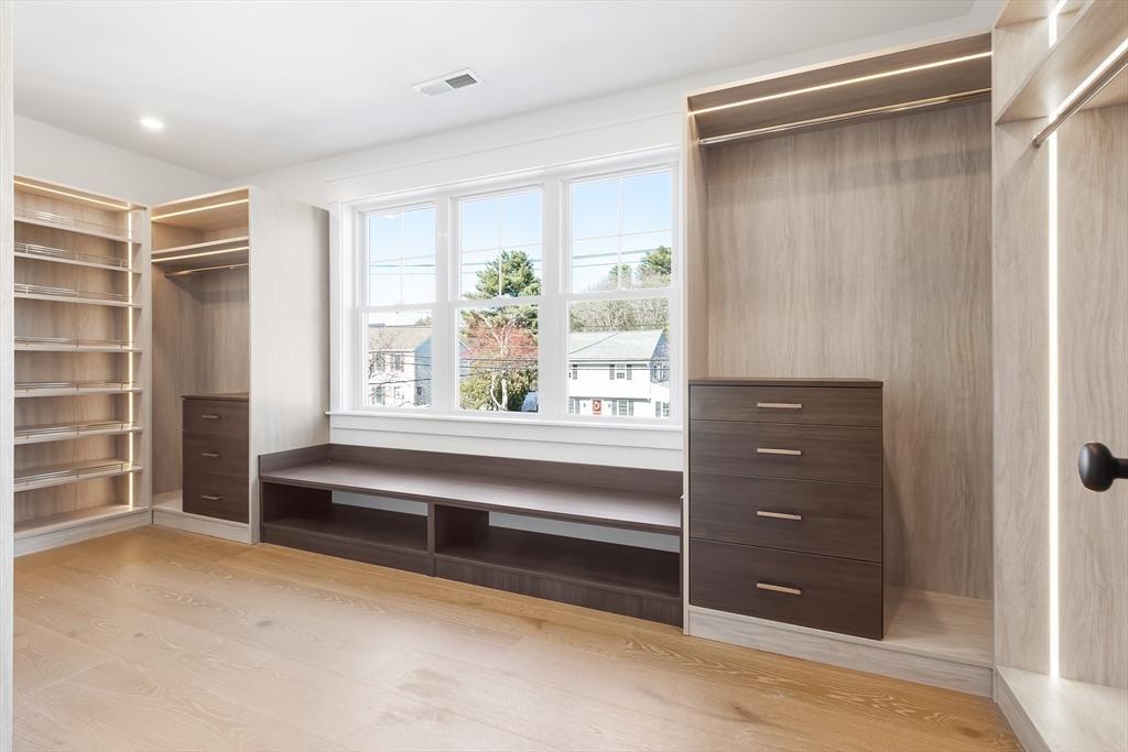 Natick, Massachusetts 01760, United States, 5 Bedrooms Bedrooms, ,5 BathroomsBathrooms,Residential,Active,155580