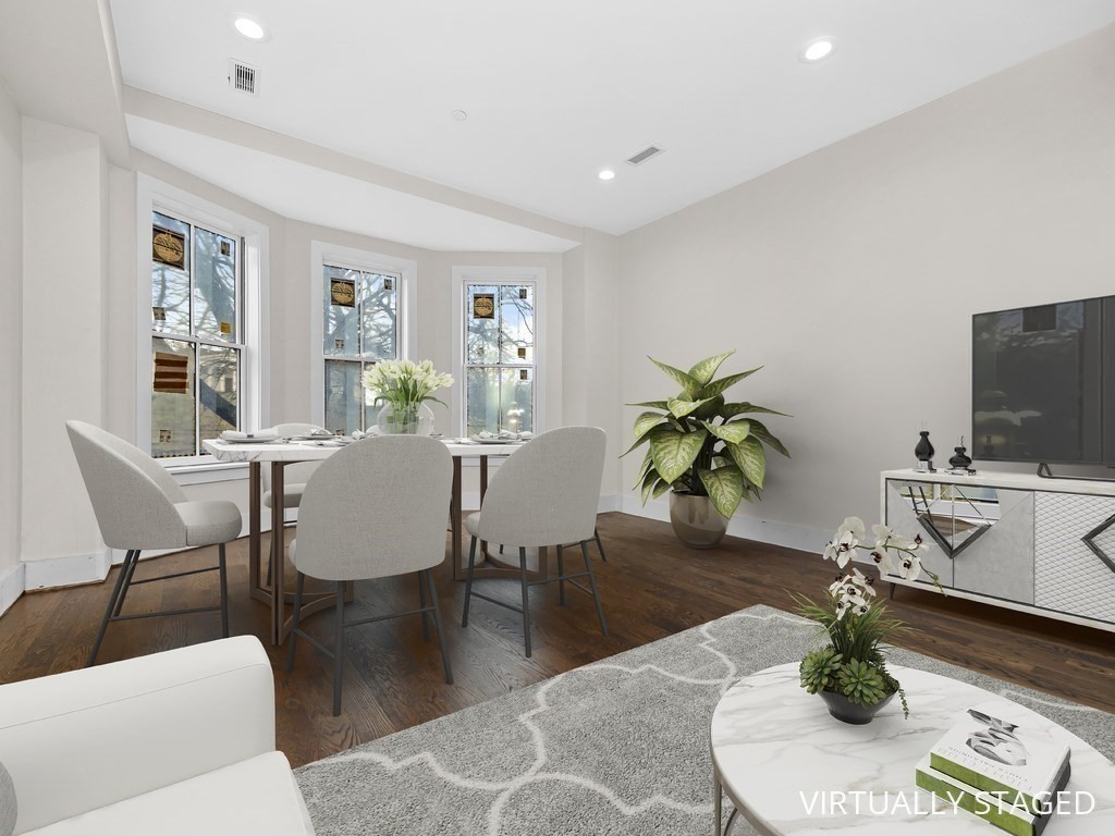 9 Monument Square 1