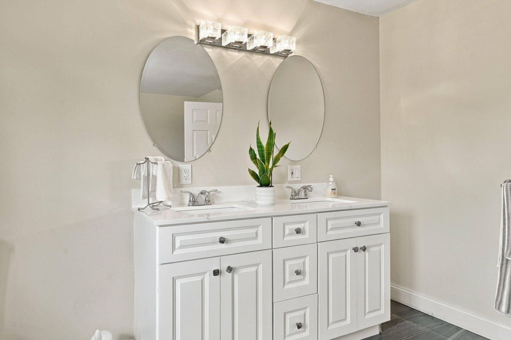 35 Striper Cir, Dartmouth, MA Photo #14