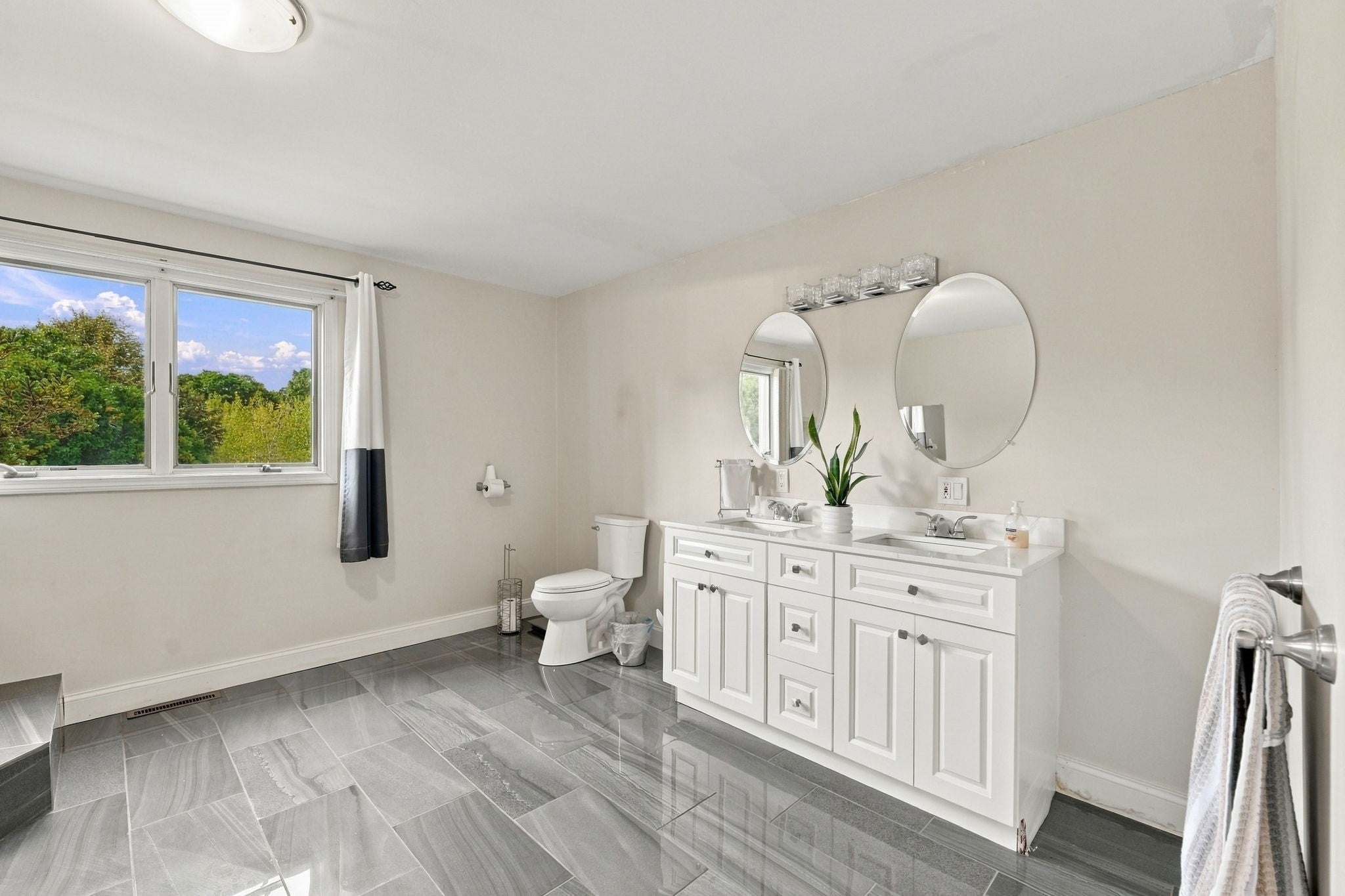 35 Striper Cir, Dartmouth, MA Photo #12