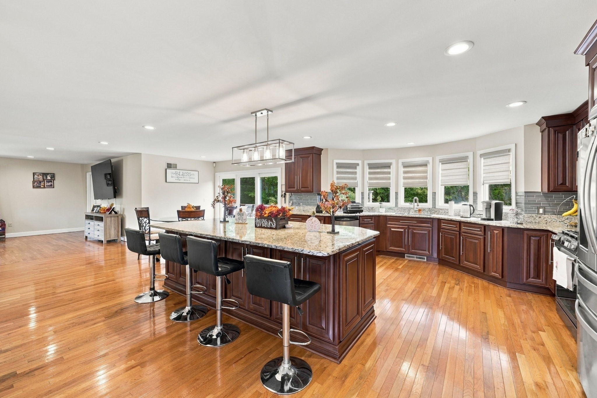 35 Striper Cir, Dartmouth, MA Photo #7