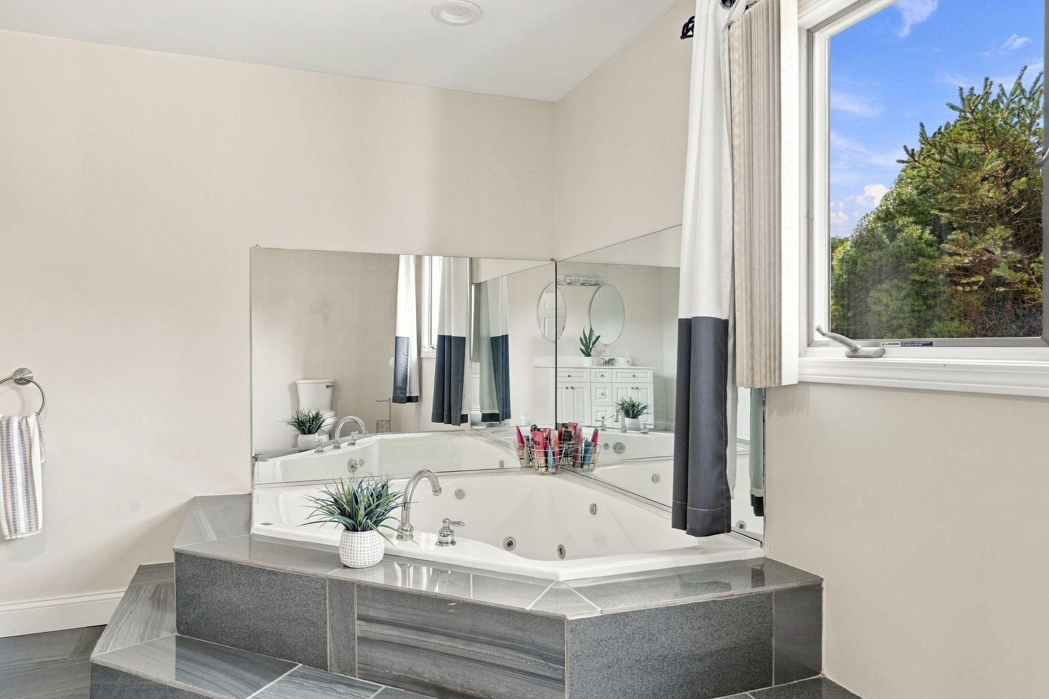 35 Striper Cir, Dartmouth, MA Photo #13