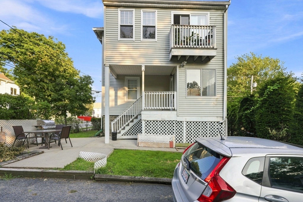 Photo of 99 Thorndike St, Arlington, MA