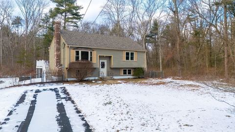 26 Barrows Ct Norton MA 02766