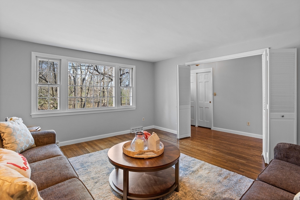 9 Beaver Dam Dr