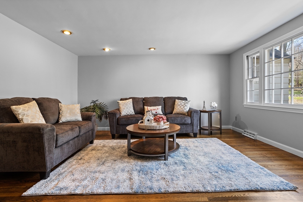 9 Beaver Dam Dr
