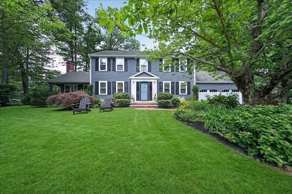 6 Blackhorse Ln