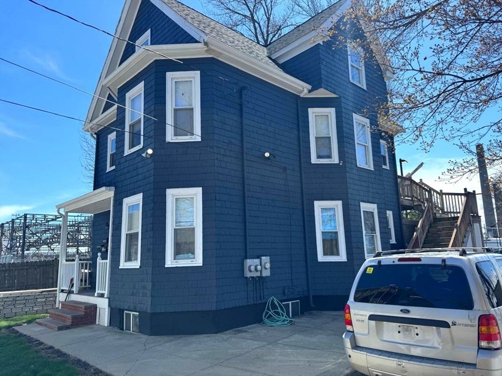 23-R Thorndike St