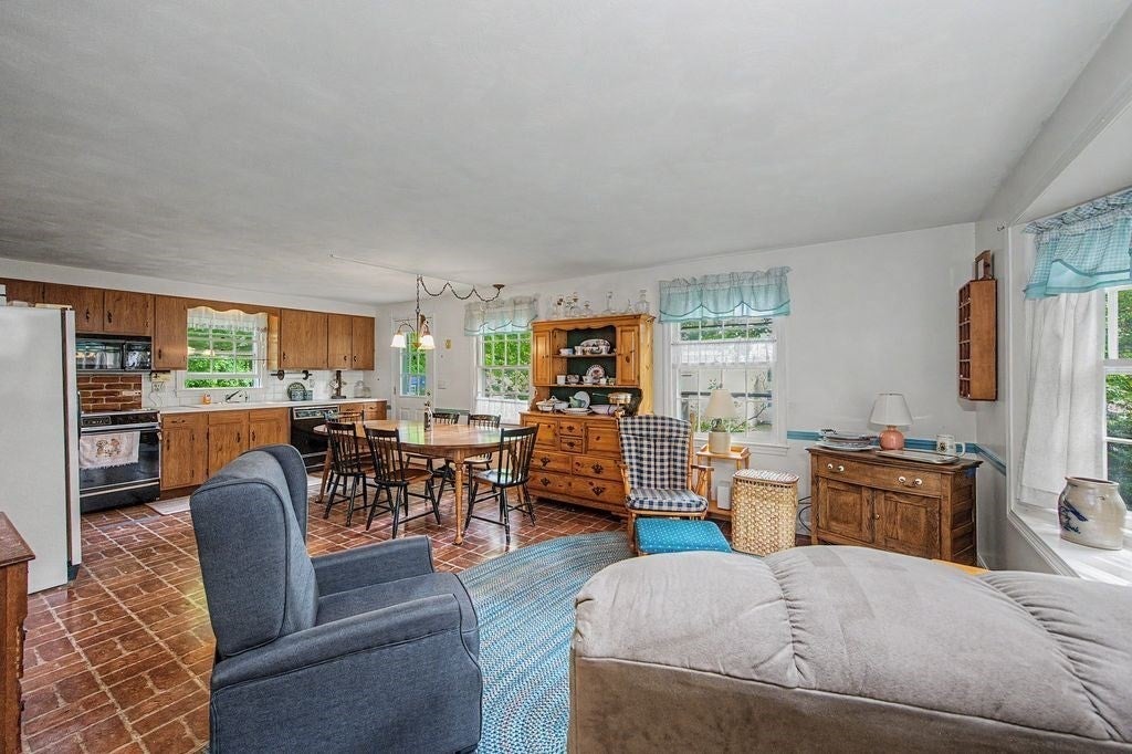 8 Sullivan Avenue