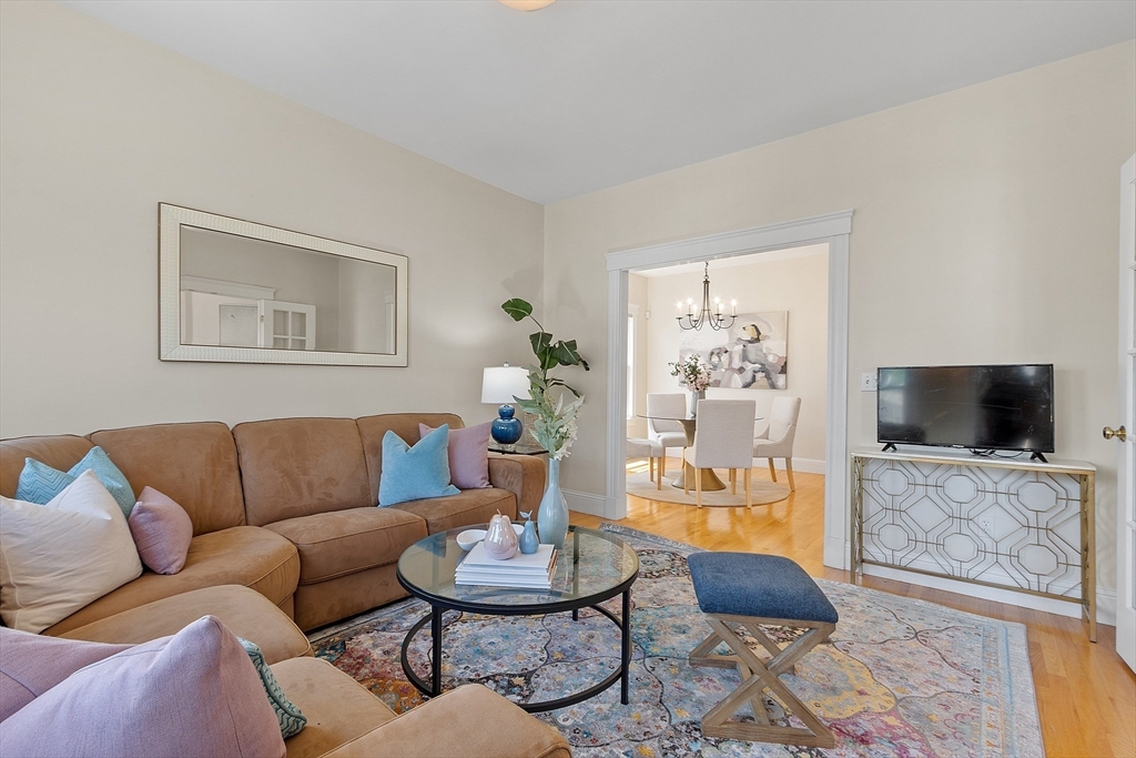 32 Burnside Ave 2