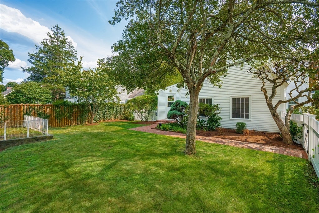 8 Manitoba Rd