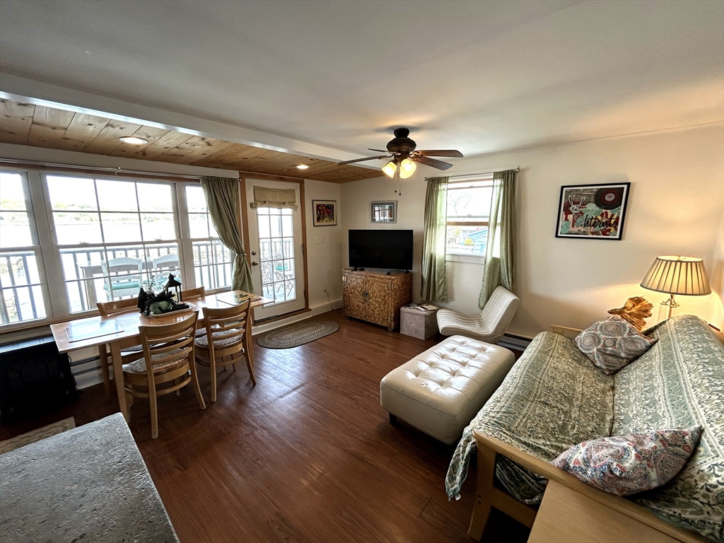 4 Bearskin Neck 3