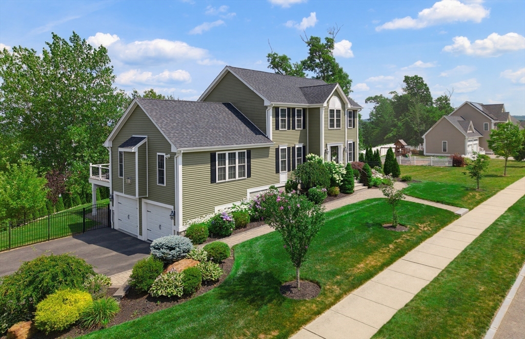 5 Autumn Gate Cir