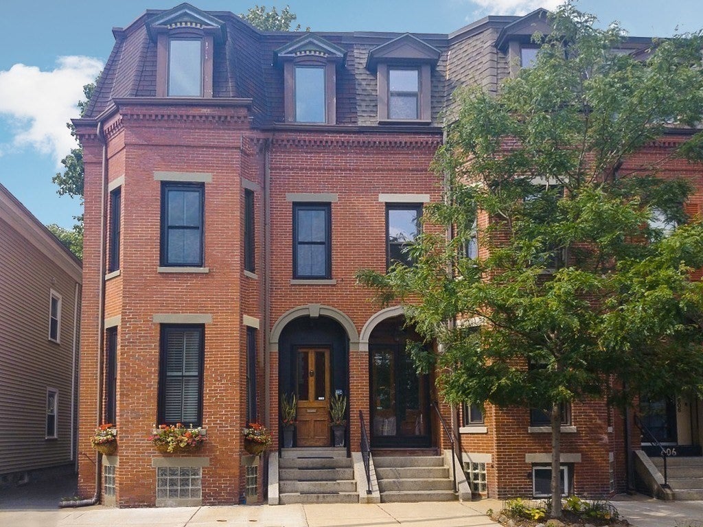 602 E 7th St #1, Boston, MA Photo #1