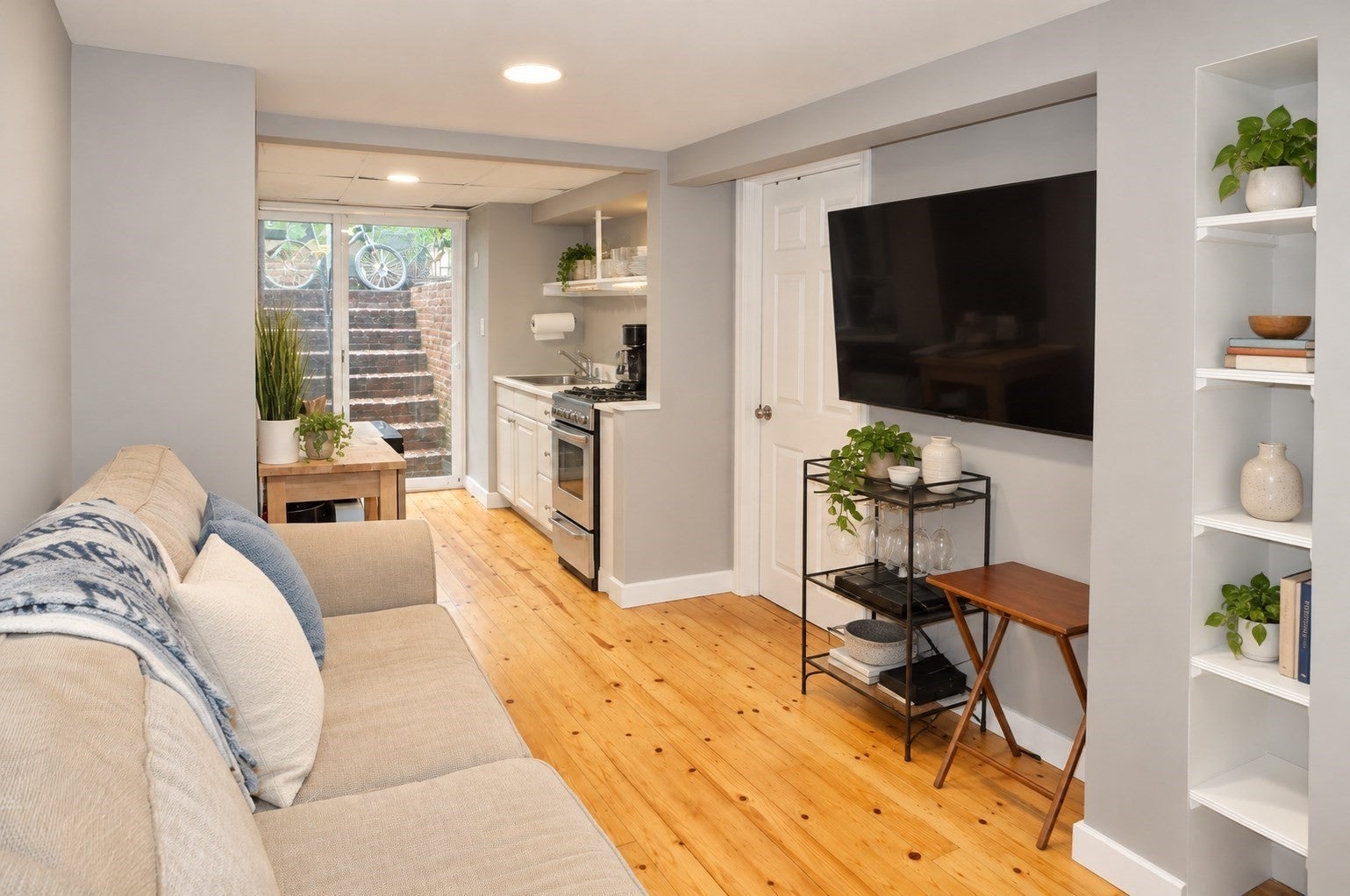 602 E 7th St #1, Boston, MA Photo #2