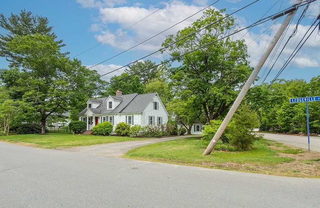 1 Ledgeville Ave