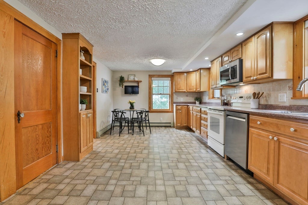 21 Preston St, Wakefield, MA Photo #8