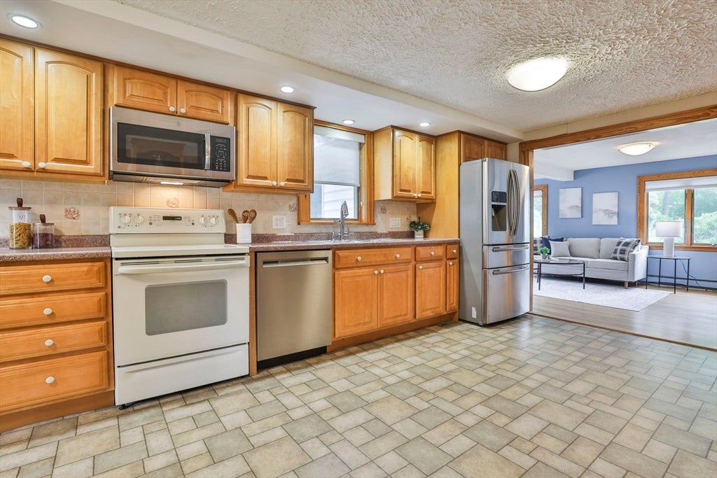 21 Preston St, Wakefield, MA Photo #12