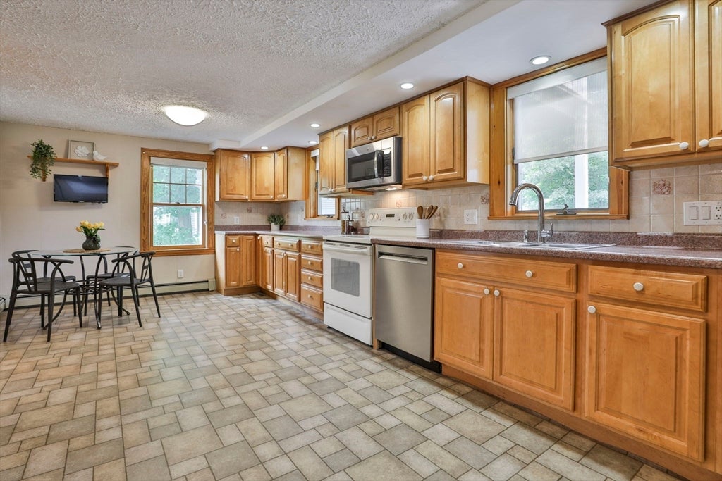 21 Preston St, Wakefield, MA Photo #9