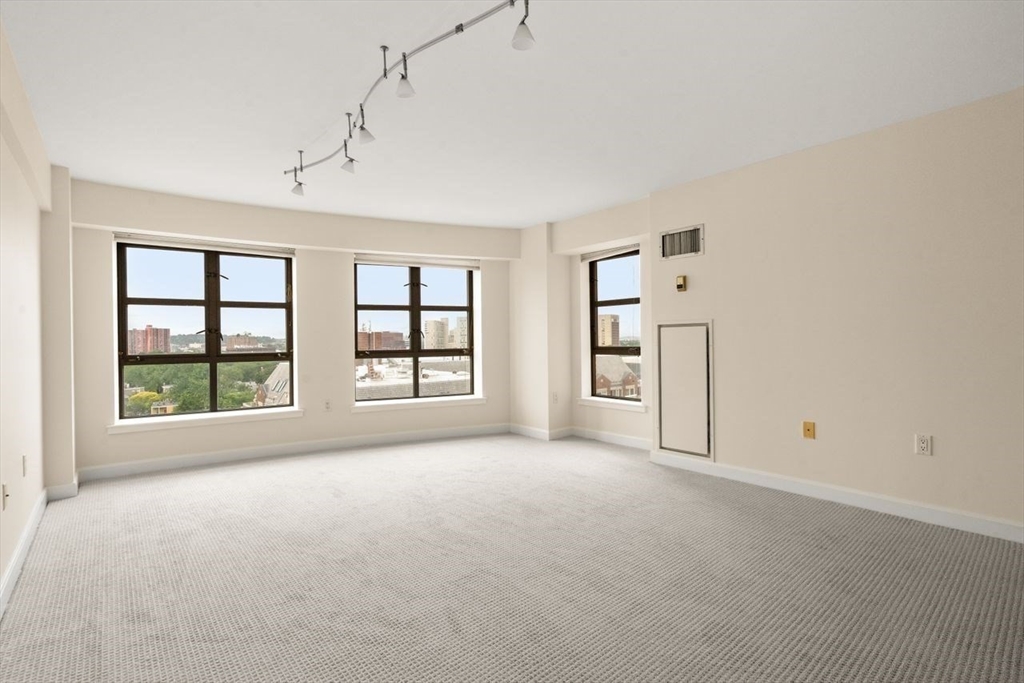 931 Massachusetts Ave 1003