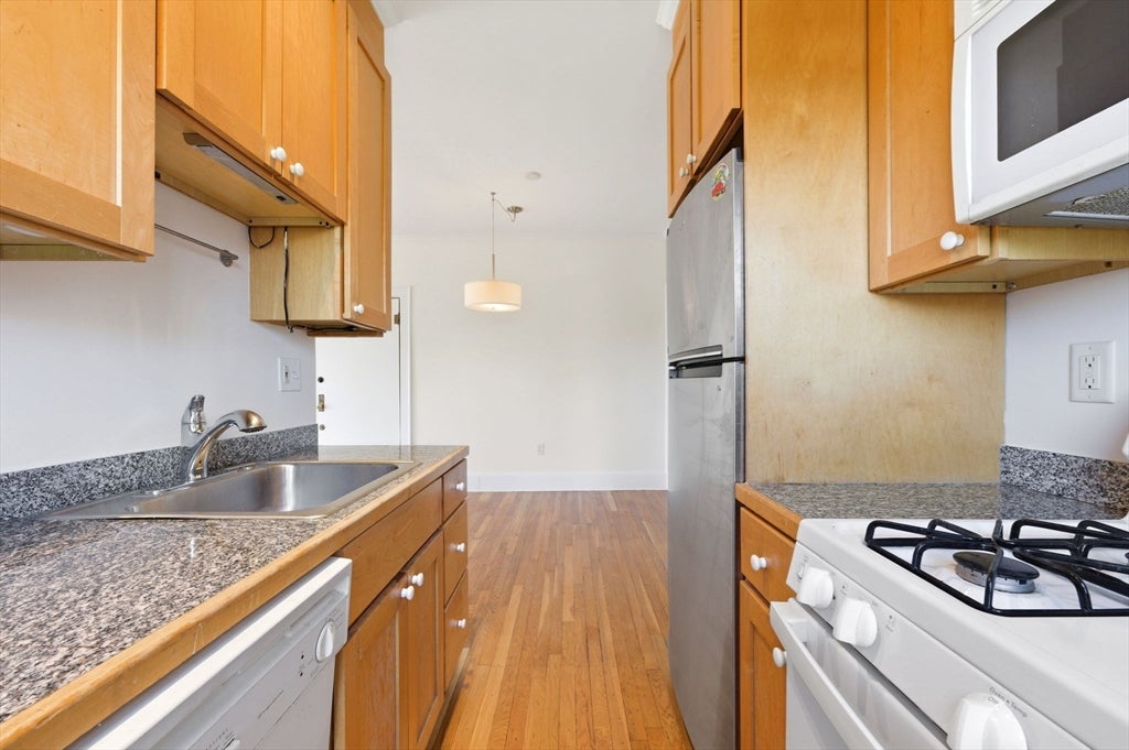21 Bradlee RD #54, Medford, MA, 21 Bradlee RD #54, Medford, MA Photo #10