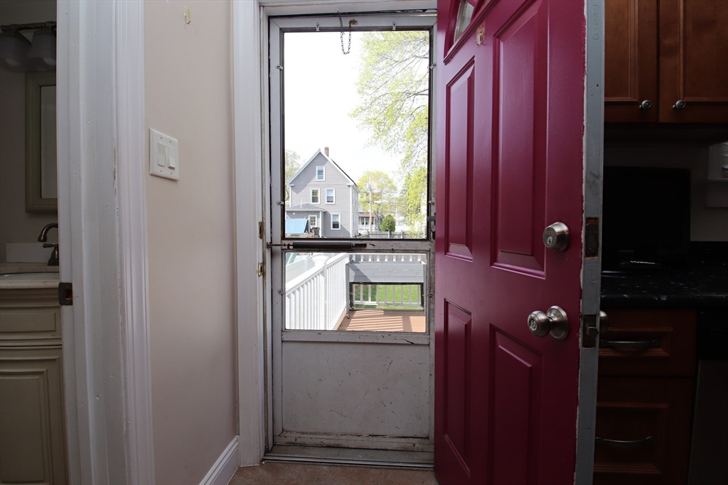 Saugus, Massachusetts 01906, United States, 3 Bedrooms Bedrooms, ,2 BathroomsBathrooms,Residential,Pending,114091