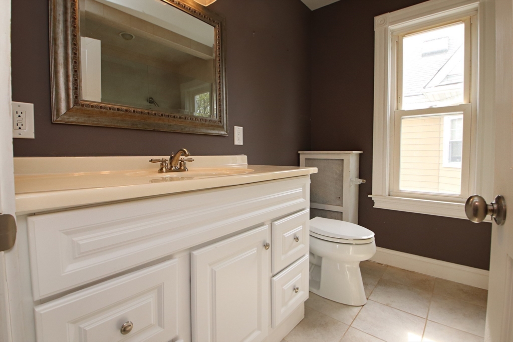 Saugus, Massachusetts 01906, United States, 3 Bedrooms Bedrooms, ,2 BathroomsBathrooms,Residential,Pending,114091