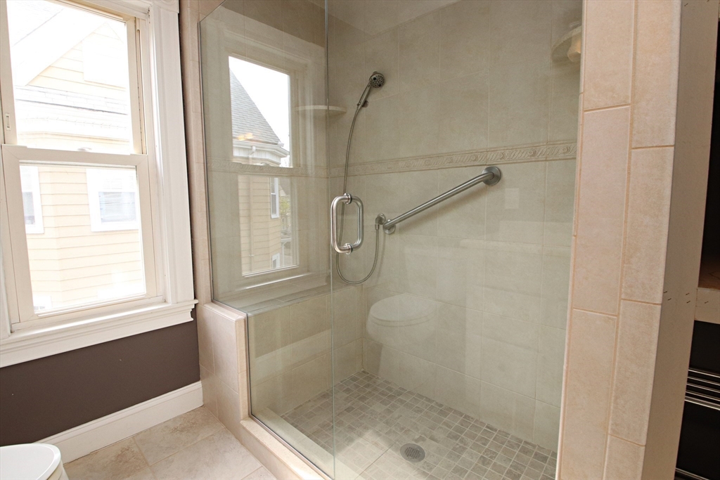 Saugus, Massachusetts 01906, United States, 3 Bedrooms Bedrooms, ,2 BathroomsBathrooms,Residential,Pending,114091